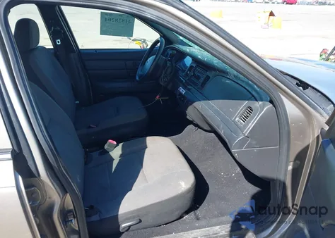 2010 Ford Crown Victoria Police/Police Interceptor z USA, uszkodzony, nr VIN 2FABP7BV1AX145319